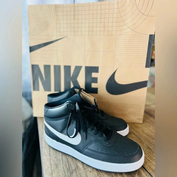 NIB MENS Nike COURT VISION MID NN Basketball Sneakers Black White DN3577 001 - Picture 1 of 8
